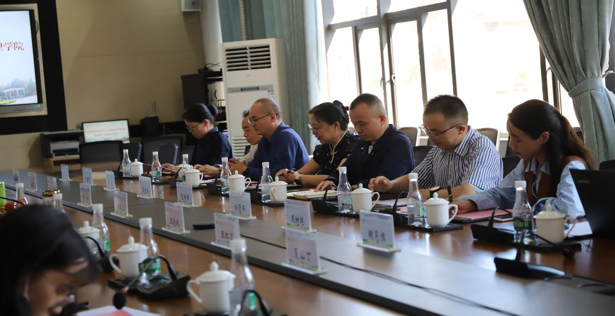 云南经济管理学院与云南皮肤病医院共建实践教学基地 签约仪式在我校隆重举行 第 3 张 云南经济管理学院与云南皮肤病医院共建实践教学基地 签约仪式在我校隆重举行 第 3 张