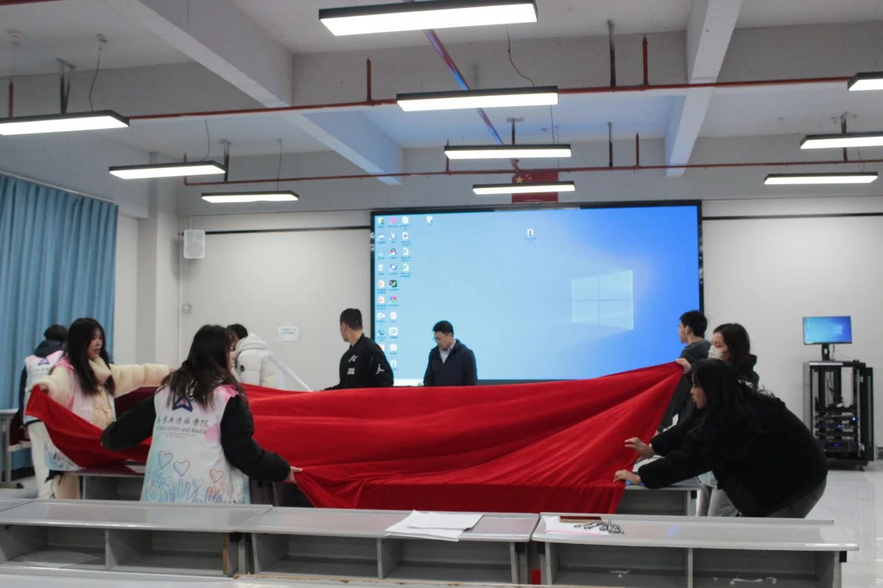 【创美艺传】志愿服务，你我同行——青年志愿者协会助力艺术与传媒学院首届全国大学生职业规划大赛院级赛 第 6 张