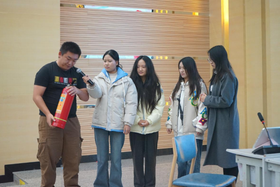 屏幕截图 2025-12-02 190311.png