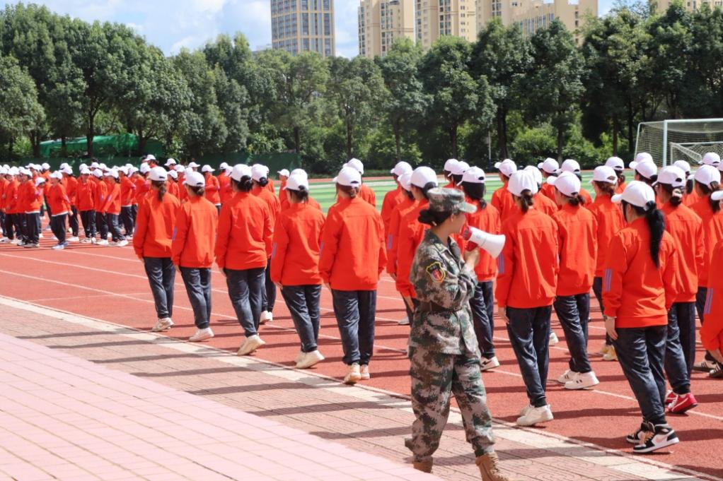 训之以严，砺之以行——云经管医学院军训纪实 第 2 张