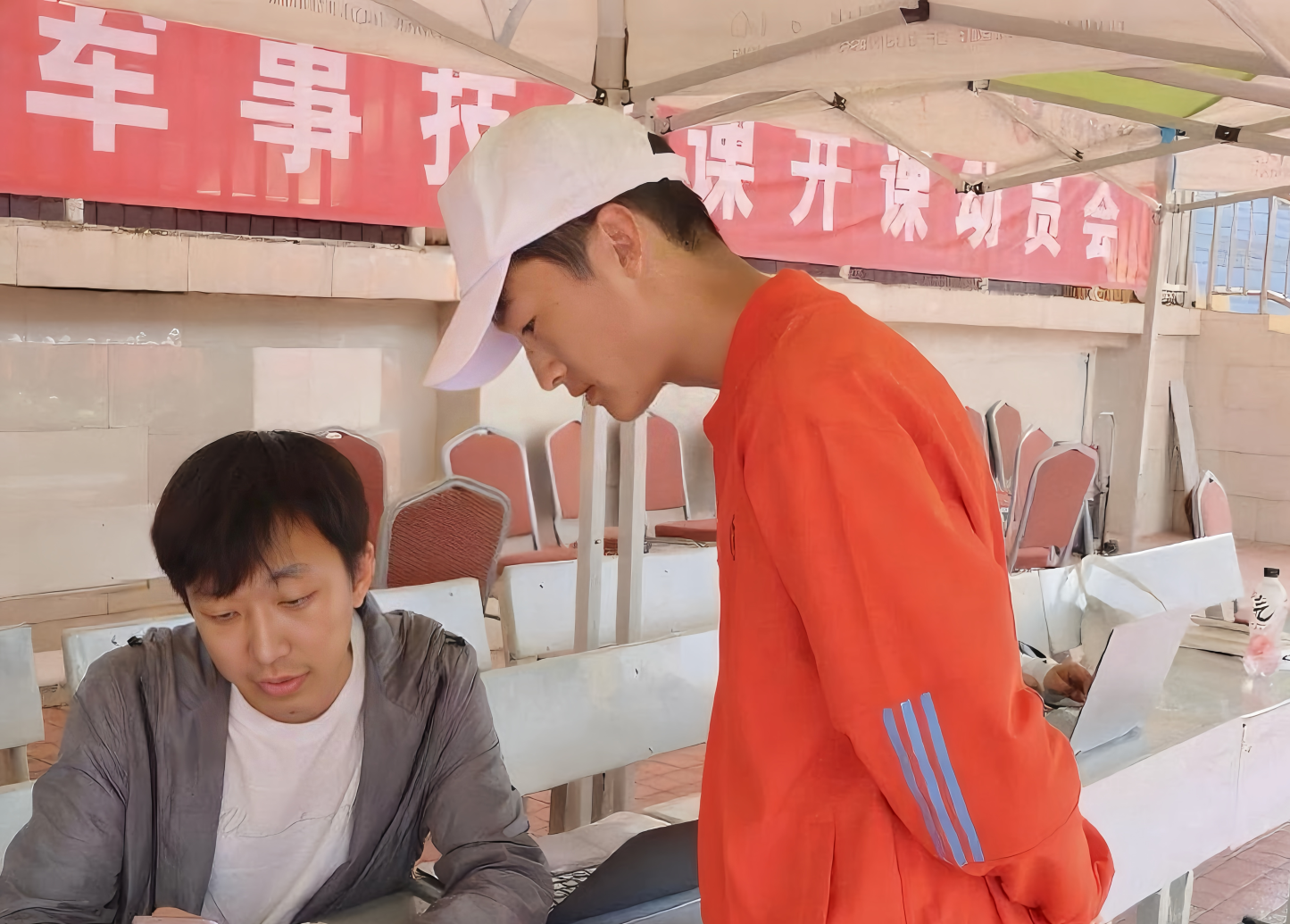 云南经济管理学院医学院：军训温情满场，青春暖意盈心 第 7 张