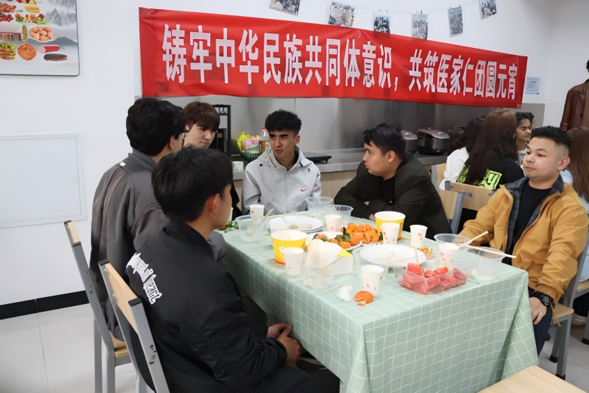 闹元宵!医家仁社区学子暖心解锁“家”的温暖 第 2 张 闹元宵!医家仁社区学子暖心解锁“家”的温暖 第 2 张