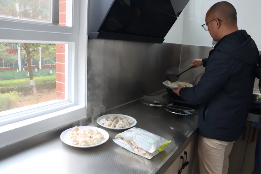 闹元宵!医家仁社区学子暖心解锁“家”的温暖 第 3 张 闹元宵!医家仁社区学子暖心解锁“家”的温暖 第 3 张